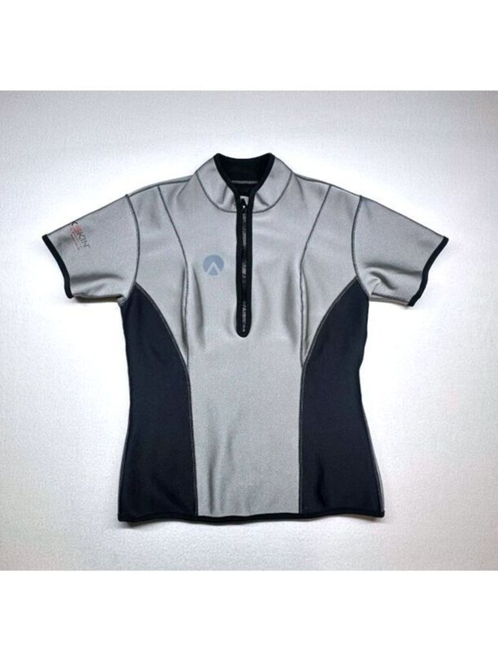 Sharkskin Chillproof Wetsuit Top Gray Women's Small S Chest Zip (15" Pit-Pit)